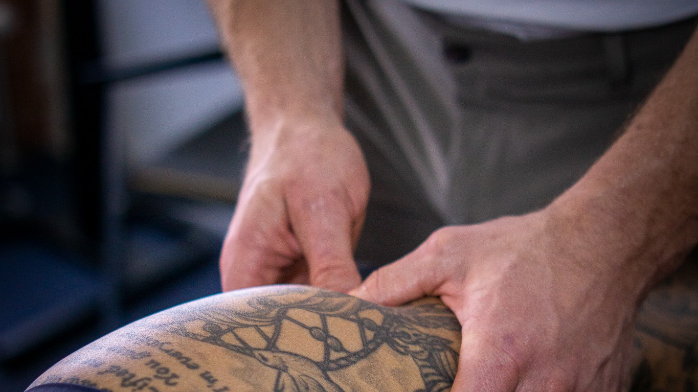 Manuel behandling af lænd hos muskuloskeletal fysioterapeut
