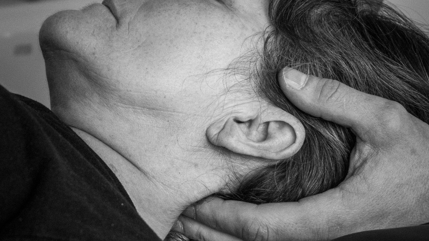 Diskusprolaps i nakken: cervikal radikulopati, symptomer og behandling